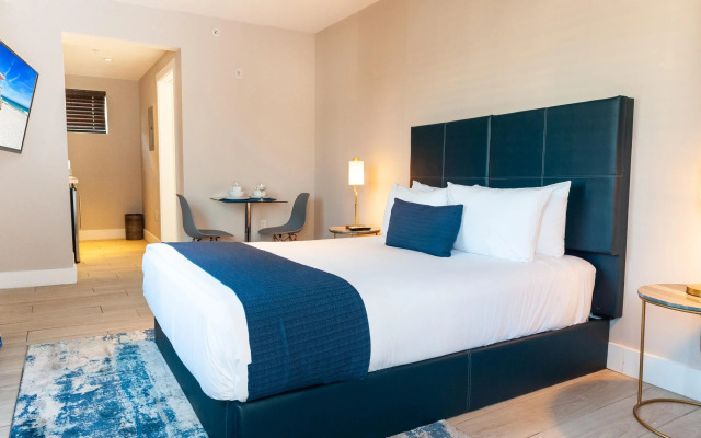 Waterside Hotel and Suites