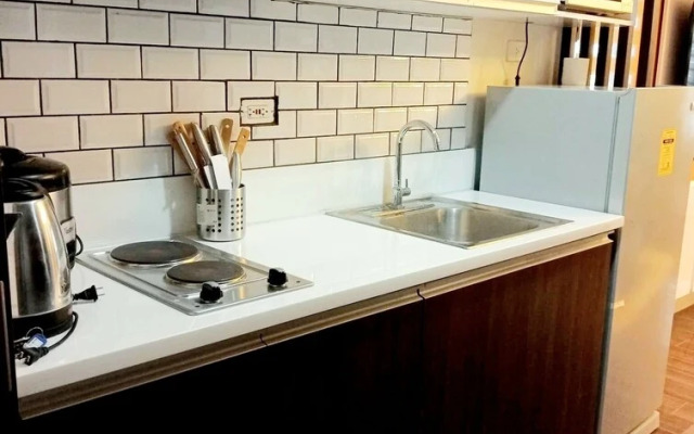 Air Residence Makati Elegant Design WiFi