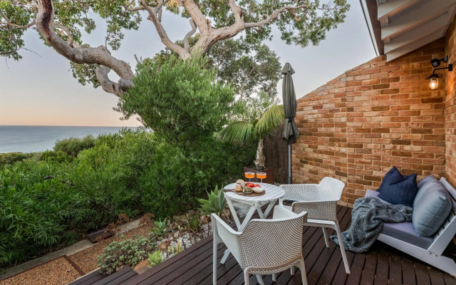 The Lookout, Eagle Bay