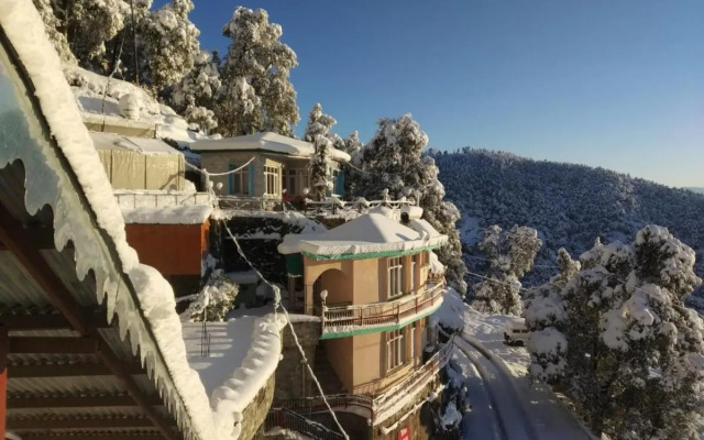 StayApart - Shruti Guest House