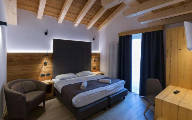 Arnica Mountain Hotel