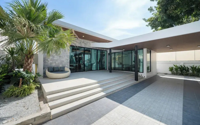 Mövenpick Pool Villa 6BR