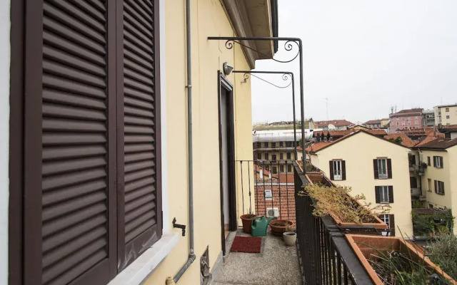 Typical Apartment on River Naviglio / Darsena