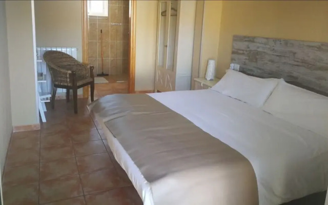 Lush Holiday Home in Aigües with Hot Tub