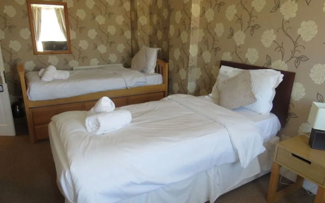 The Queens Arms Hotel