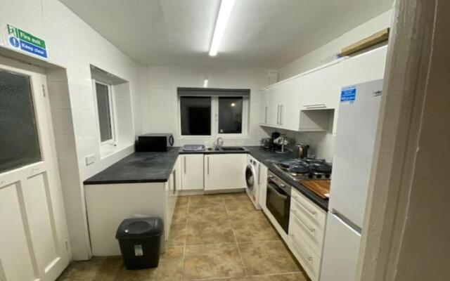 IDEAL ABODE ABBOTS 4 En-suite