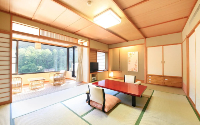 Ryotei Hanayura Ryokan