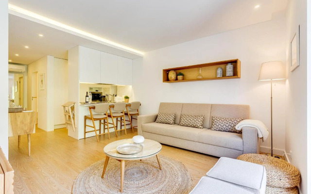 Wood Premium Downtown Apartment by DA'HOME