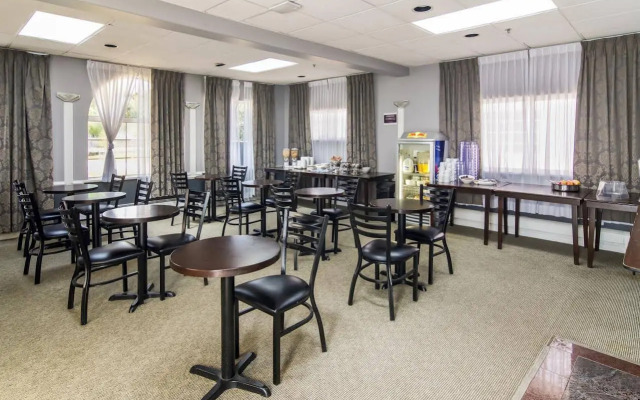Red Lion Inn & Suites Abbotsford