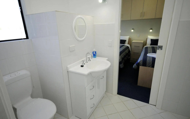 Boats And Bedzzz & Renmark River Villas