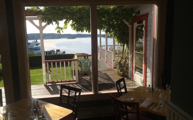 Orcas Hotel