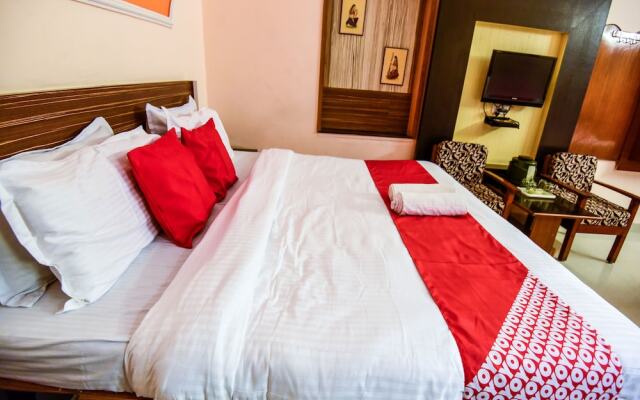 OYO 13553 Palm Residency
