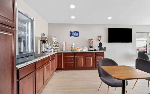 Clarion Pointe Ridgecrest near China Lake Naval Station (ex. Motel 6 Ridgecrest) 