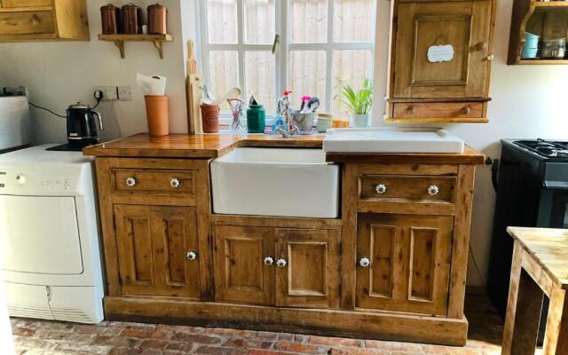 The Beehive, ground floor apartment in Norfolk, no shared amenities