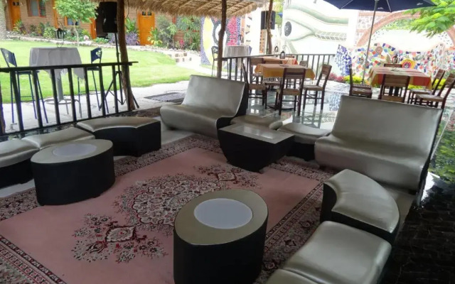 Paradise Hotel Boutique & Lounge