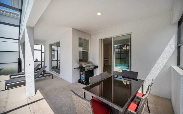 Gorgeous, Modern Home W/private Pool!