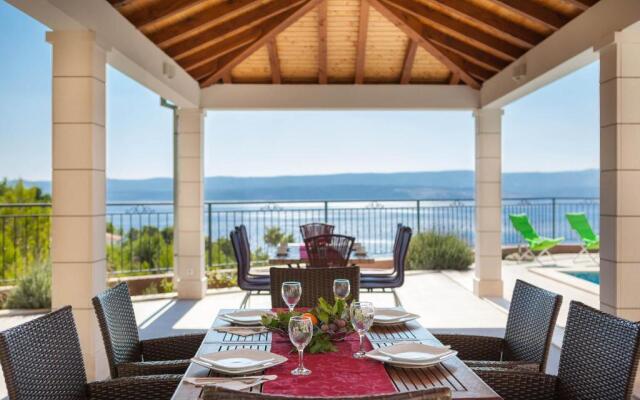 Beachfront Apartments Lara