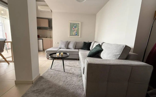 Stylish Studio Apartment - 8F House