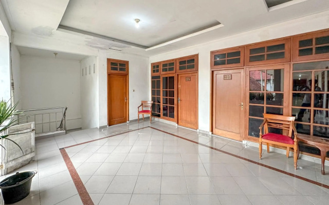 OYO 759 Hotel Dewi Sri