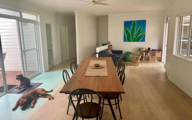 Garreembee 1770 House