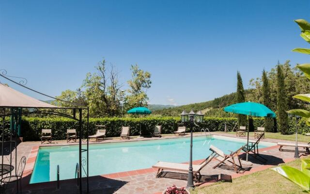 Wonderful Villa With Private Pool in the Heart of Tuscany