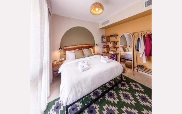 Earthy & Tranquil 1 BR Apt with Pool & Beach Access