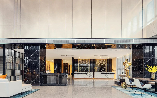 Orange Hotel (Yancheng Municipal Government Baolong Square)