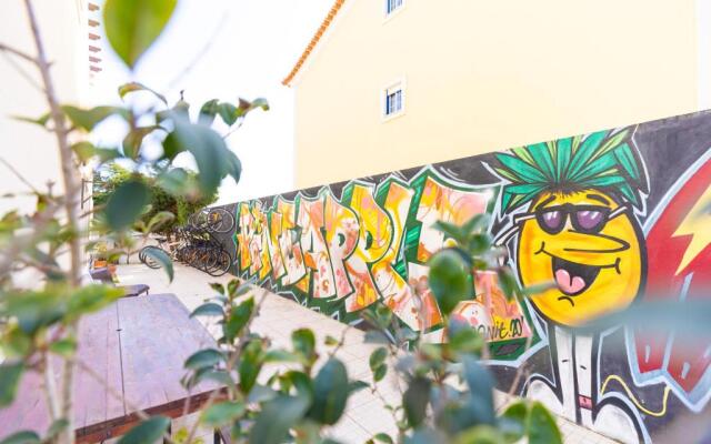 Pineapple Surf House - Hostel