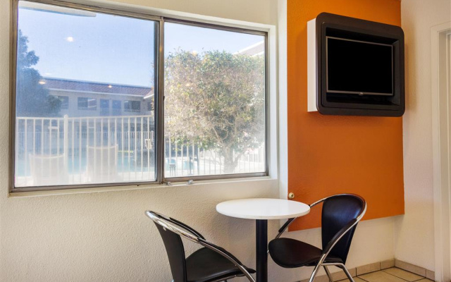 Motel 6 Mojave, CA