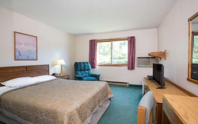 Wautoma Inn by OYO Near Airport WI 73