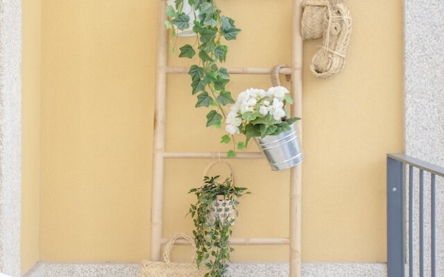 Liiiving - Downtown Balcony Studio