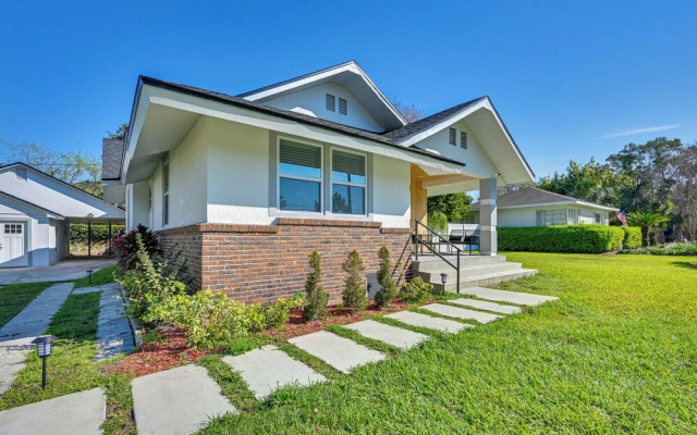 Modern Lakeland Golf Retreat w/ Putting Green