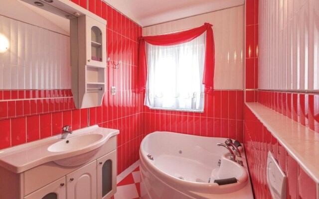 Beautiful Apartment in Makarska With 1 Bedrooms and Wifi