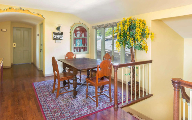 The Pierpont Inn