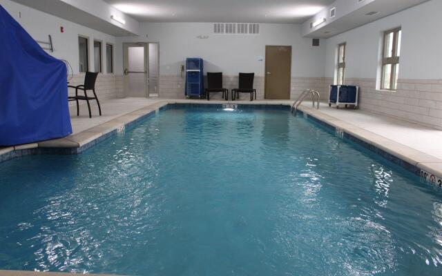 Holiday Inn Express & Suites Shawnee-Kansas City West by IHG