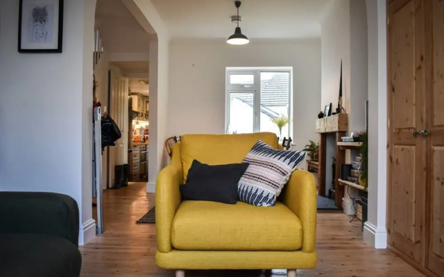 Stylish 2 Bedroom House Next to Brighton Station