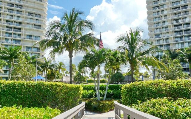 Beachfront Condo in Resort-style Community With Pool