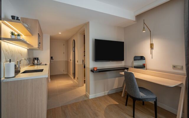 Oli Hotel And Suites