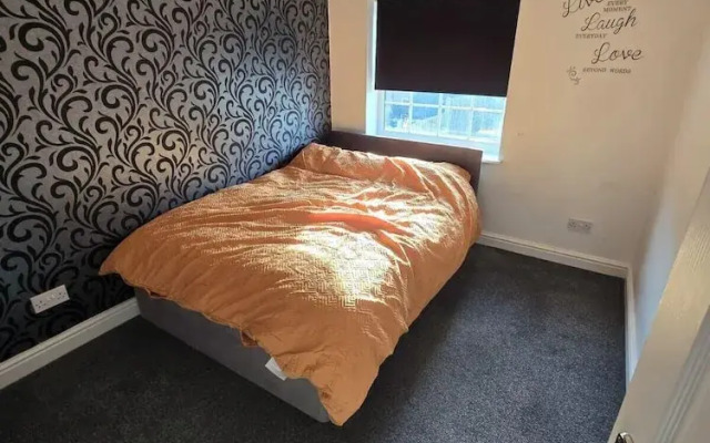 Spacious Central Home - Sleeps 7, Garden & Parking