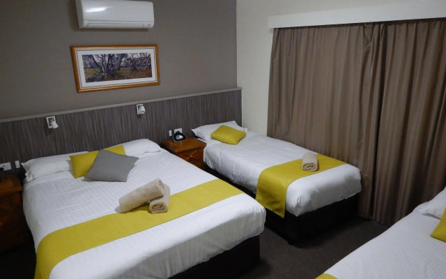 Manera Heights Apartment Motel