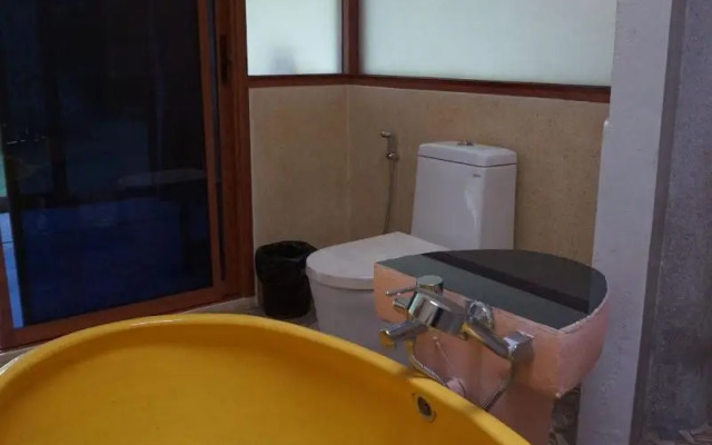 Smallville Resort Ranong