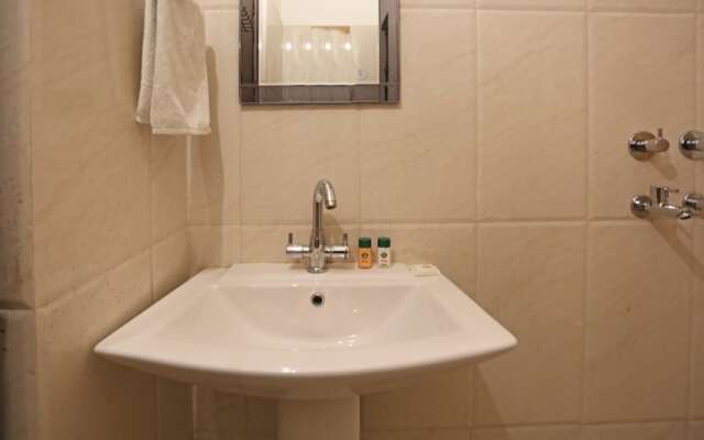 OYO 4734 Hotel Sapphire