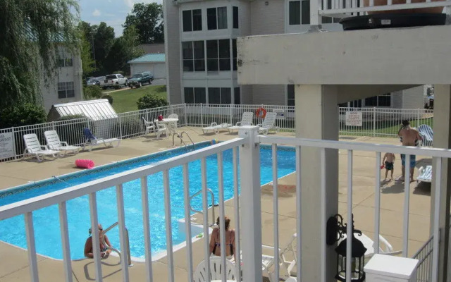Brookside Walk In-Meadow Brook Resort
