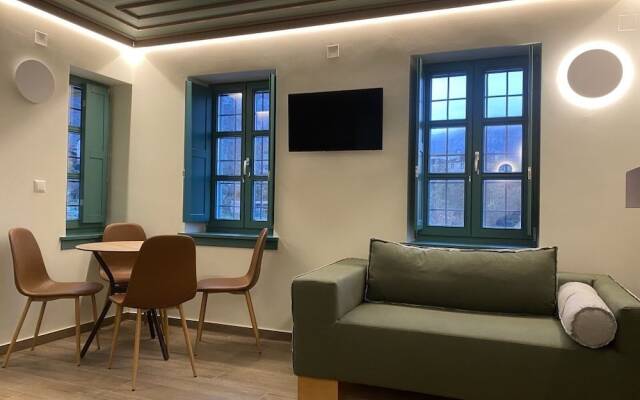 MAKRIS Papigo luxury suites