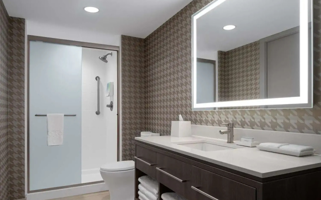 Home2 Suites Des Moines at Drake University