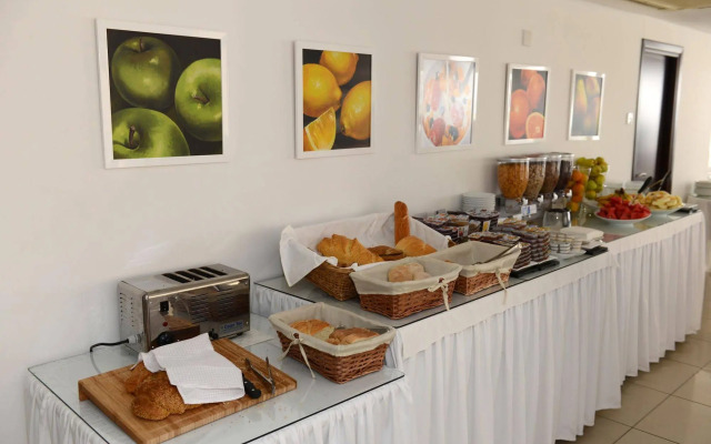 Les Palmiers Beach Hotel