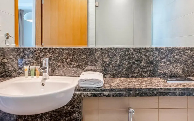 Homesgetaway-Cozy 1BR Bay Square Bldg. 9