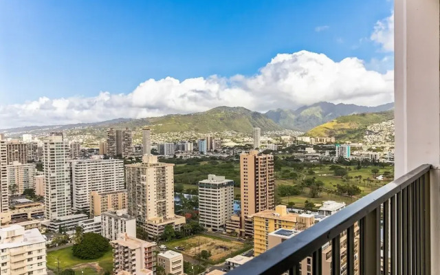 Deluxe Ocean View Condo on 31st Floor - Free Parking & Wifi! by Koko Resort Vacation Rentals