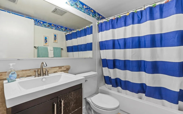 Colony Beach Club 121