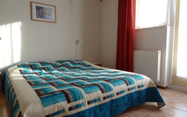 Spacious Holiday Home With Wifi, Beach at 200 m